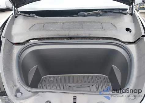 2023 Tesla Model Y Awd/Long Range Dual Motor All-Wheel Drive z USA, uszkodzony, nr VIN 7SAYGDEE5PF916715